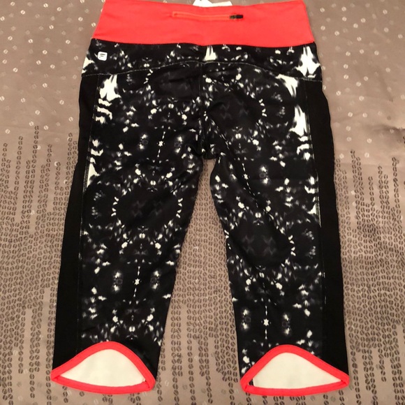 Fabletics Rio Run Capri - Picture 8 of 8